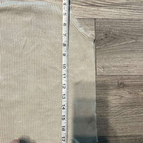 The limited basic tank tank top - Picture 3 of 5